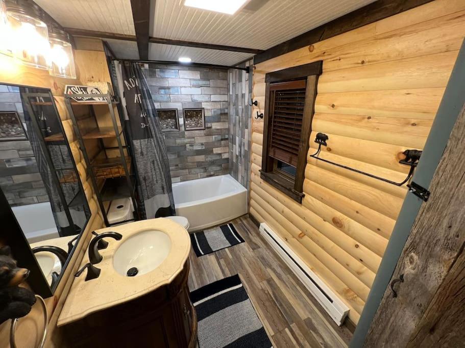 Cubs Den - Hot Tub- Walk To Lake- Fire Pit - Kayaks Oakland Extérieur photo