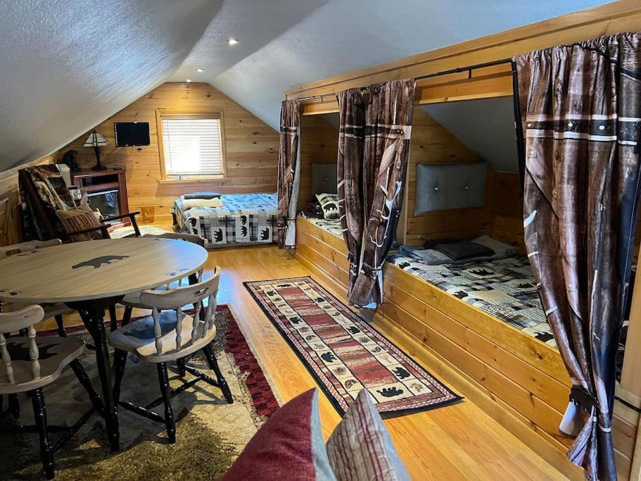 Cubs Den - Hot Tub- Walk To Lake- Fire Pit - Kayaks Oakland Extérieur photo